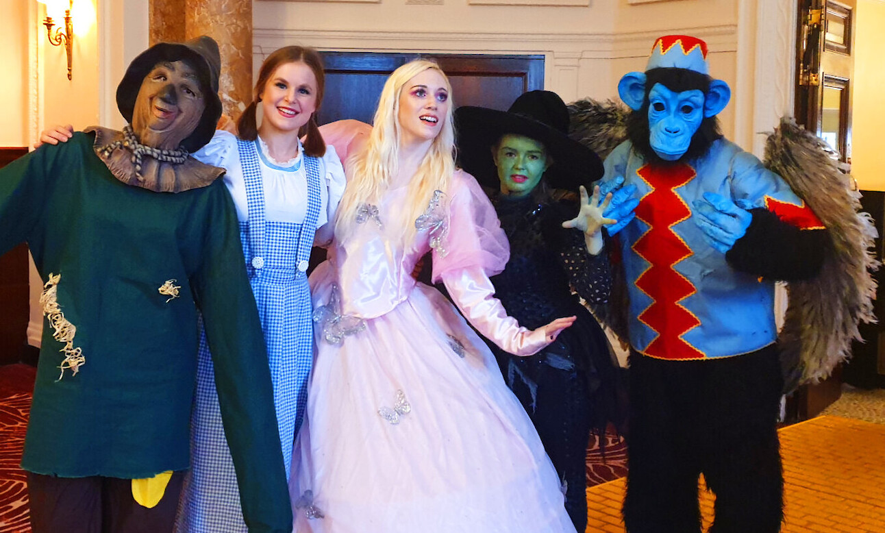 wizard of oz stilt walkers hire uk