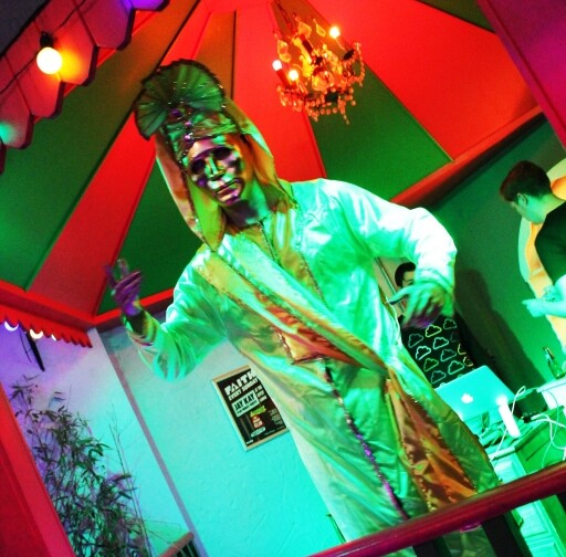 Bollywood human statue hire uk