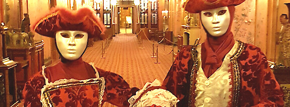 Venetian mannequin statues