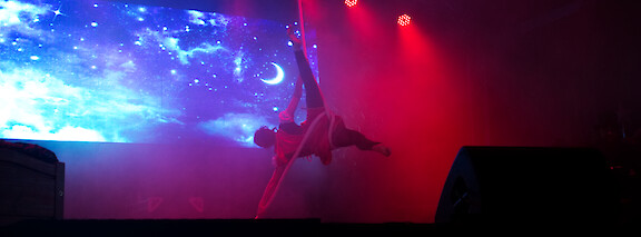 aerial rope performer hire uk